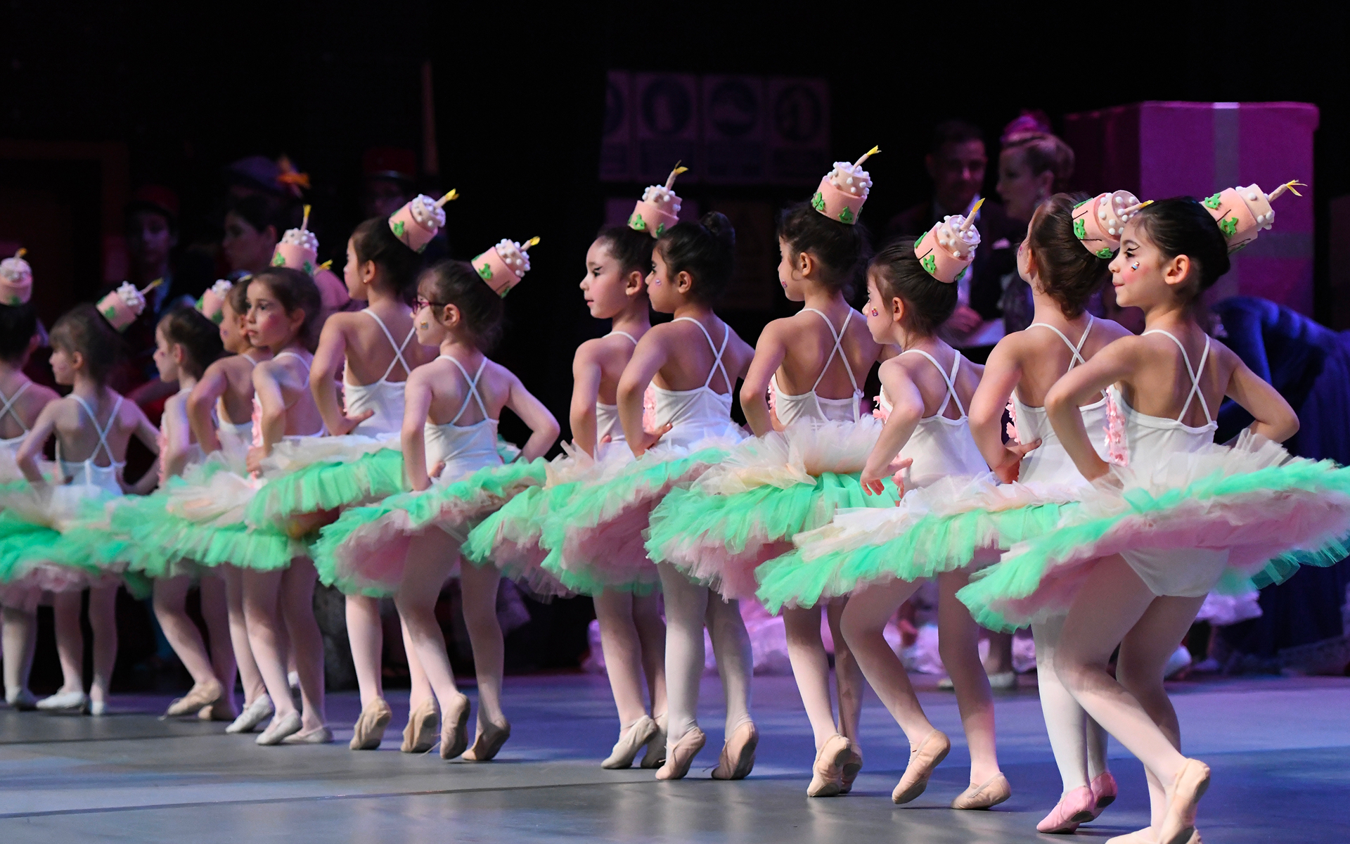 SİHİRLİ PABUÇLAR BALE OKULU