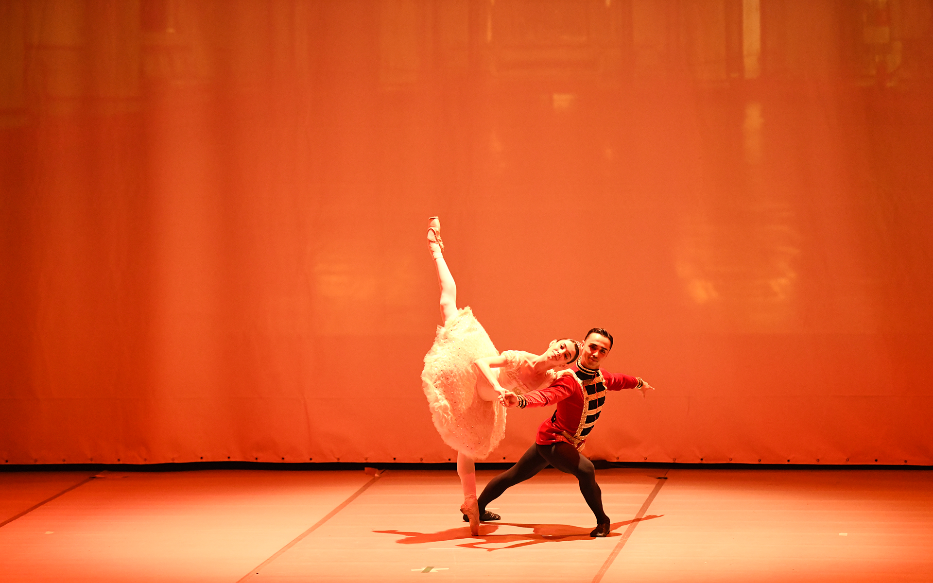 SİHİRLİ PABUÇLAR BALE OKULU