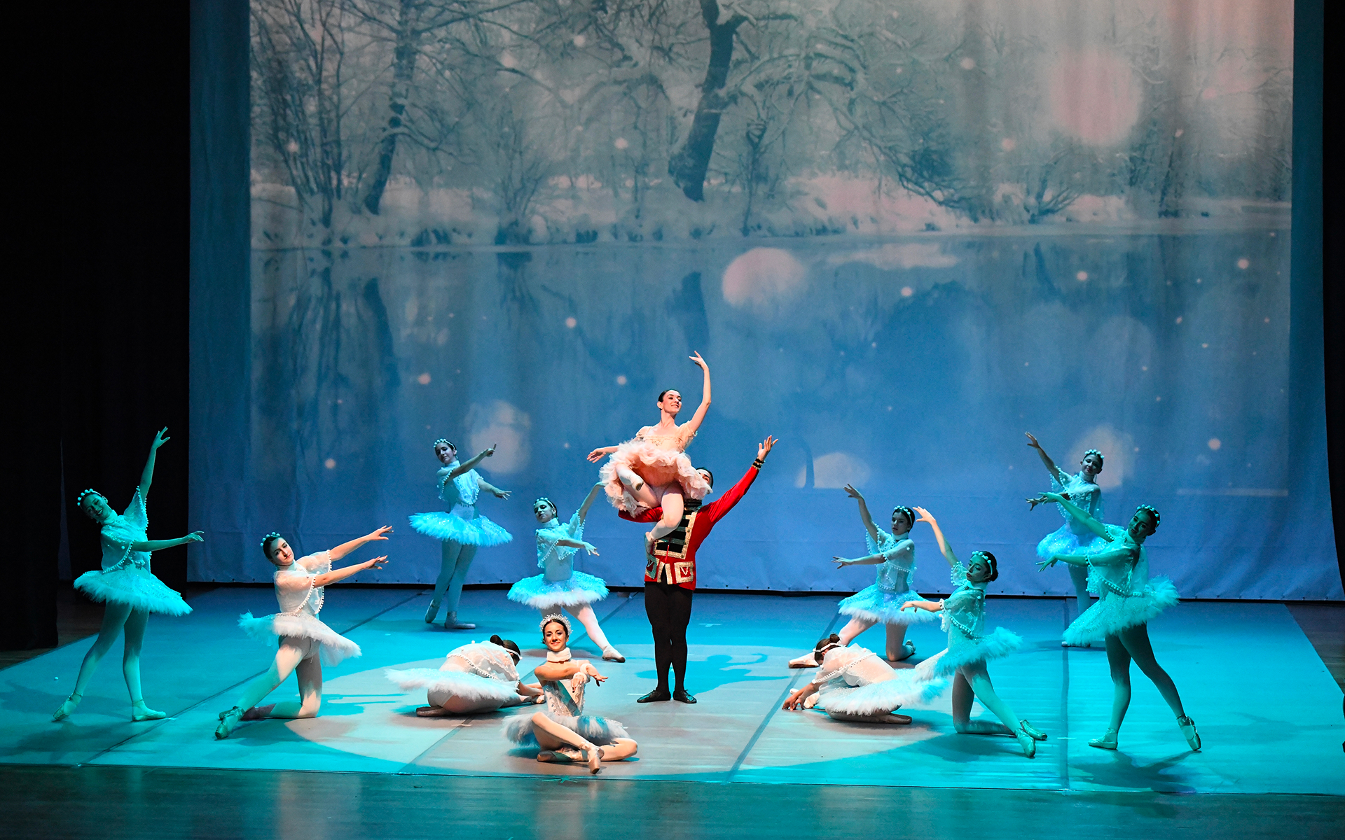 SİHİRLİ PABUÇLAR BALE OKULU